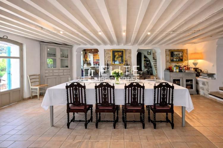 Grasse : Maison de Maître avec Potentiel Constructible Majeur !