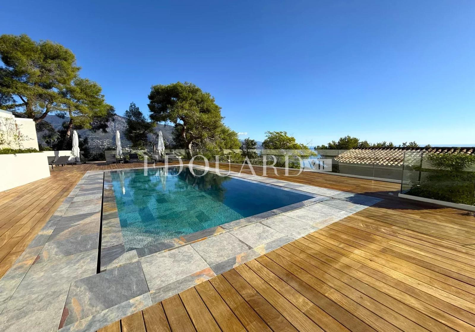 Villa entièrement rénovée avec grandes terrasses, superbe vue mer panoramique et piscine
