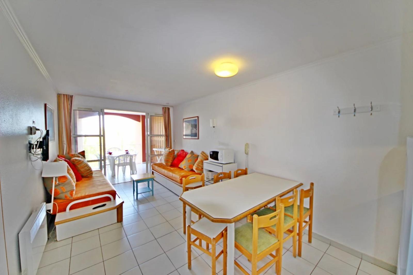 AGAY CAP ESTEREL LE HAMEAU 3 PIECES PREMIER ETAGE. ACCES FACILE. PARKING