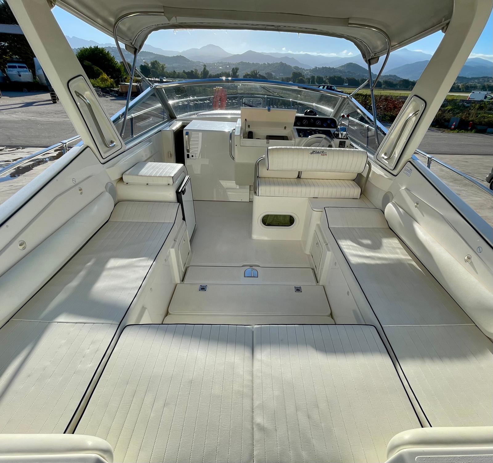 0hUZv_5_fiart_32_genius_cockpit_et_bain_de_soleil_arriere.jpg