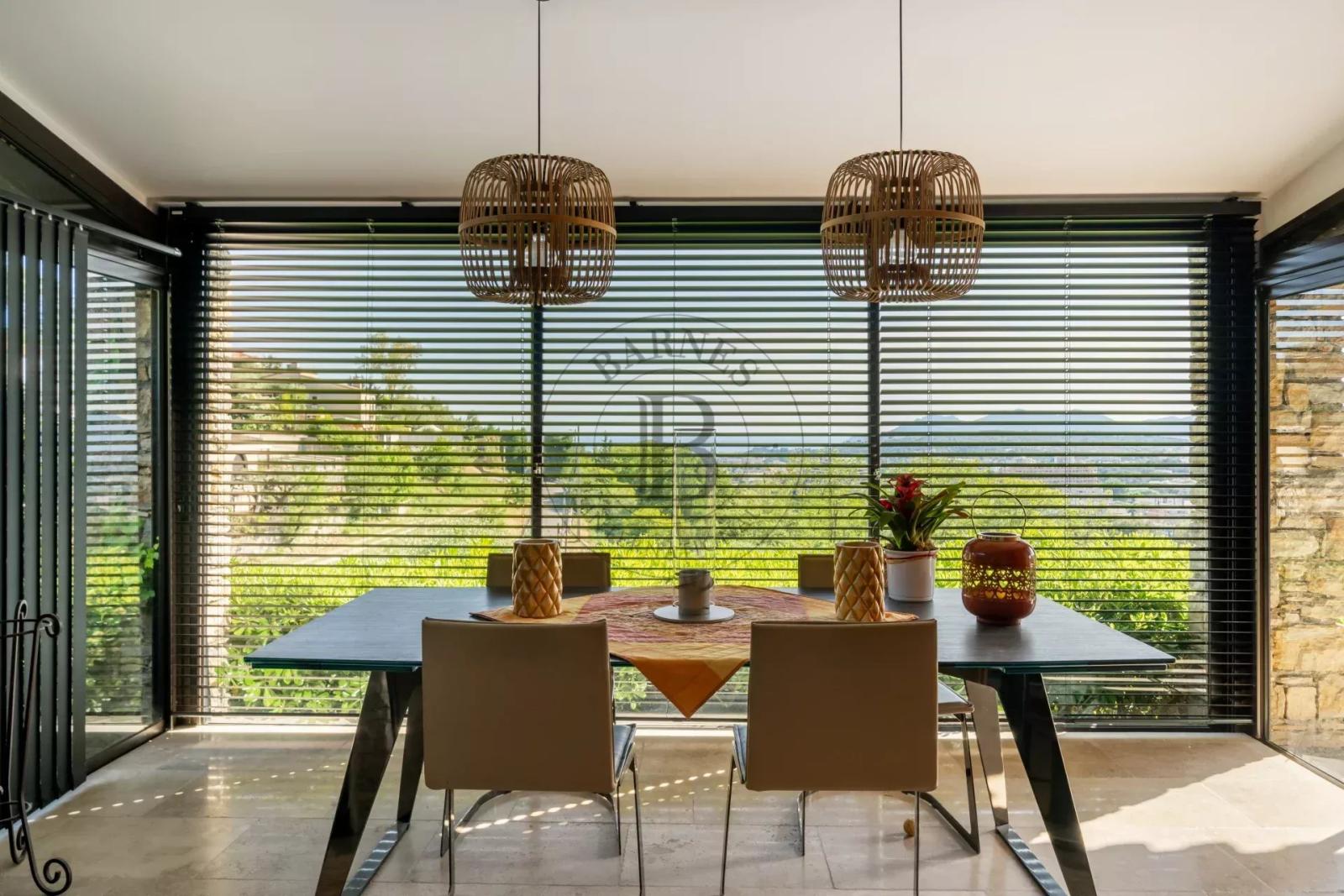 MOUGINS - VILLA VUE MER - PROCHE CANNES