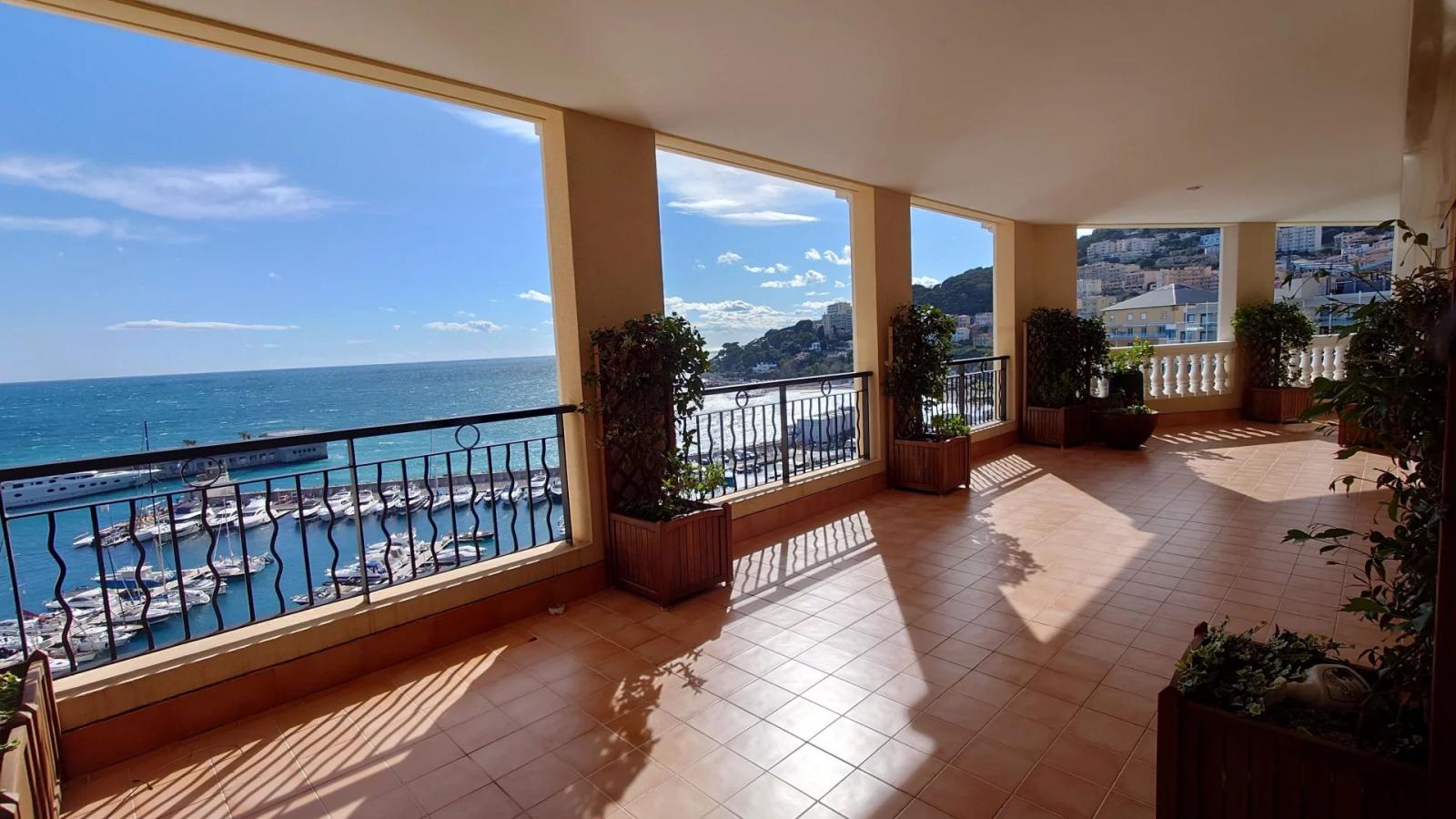 LOCATION – 7 PIÈCES AVEC PISCINE – DERNIER ÉTAGE – MEMMO CENTER – VUE MER PANORAMIQUE