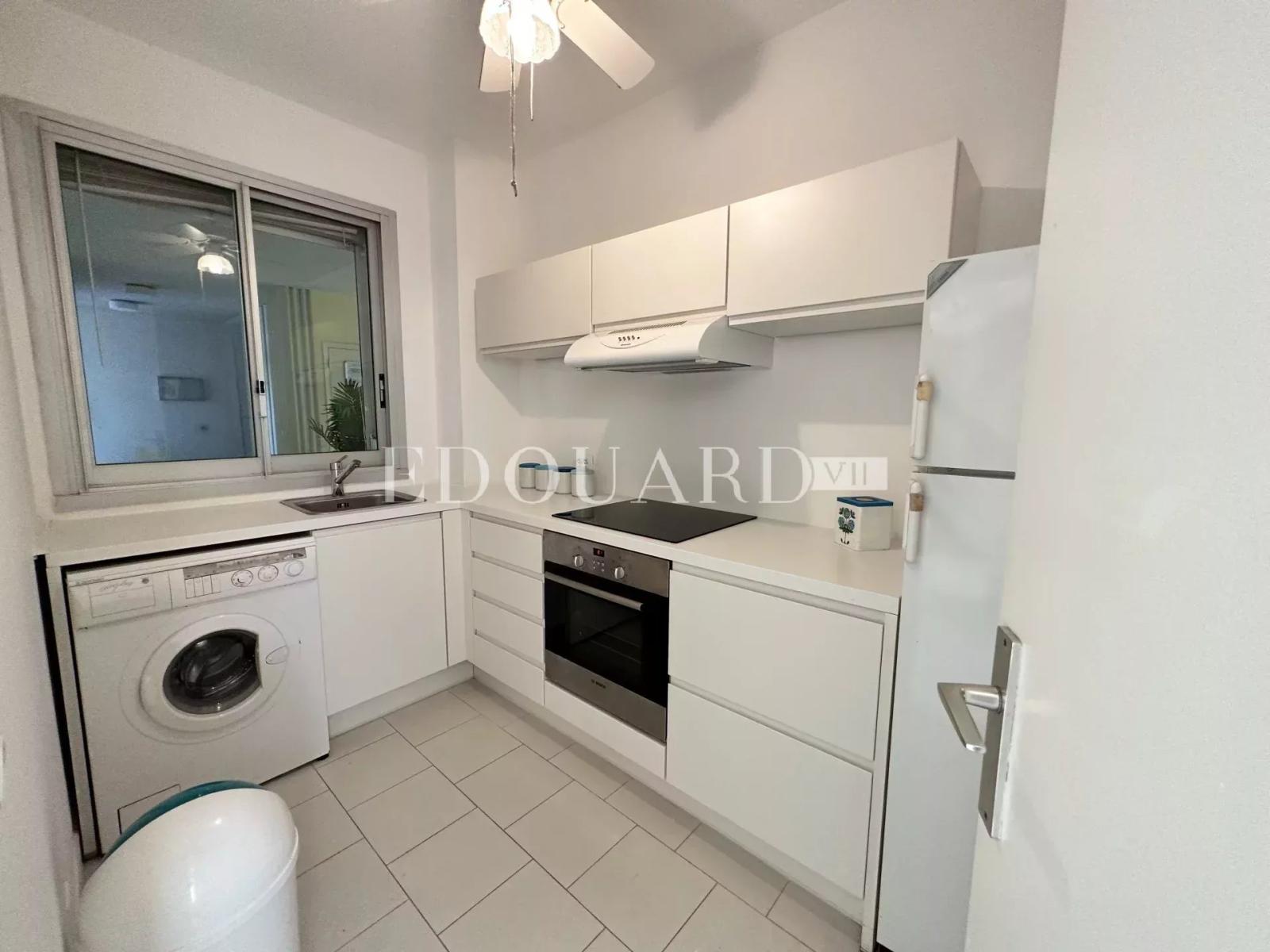 En exclusivité deux pièces traversant avec terrasse couverte, grand jardin, cave et garage