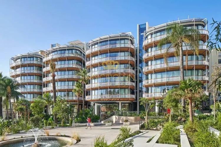 Magnifique duplex avec vue exceptionnelle sur la place du Casino et la mer