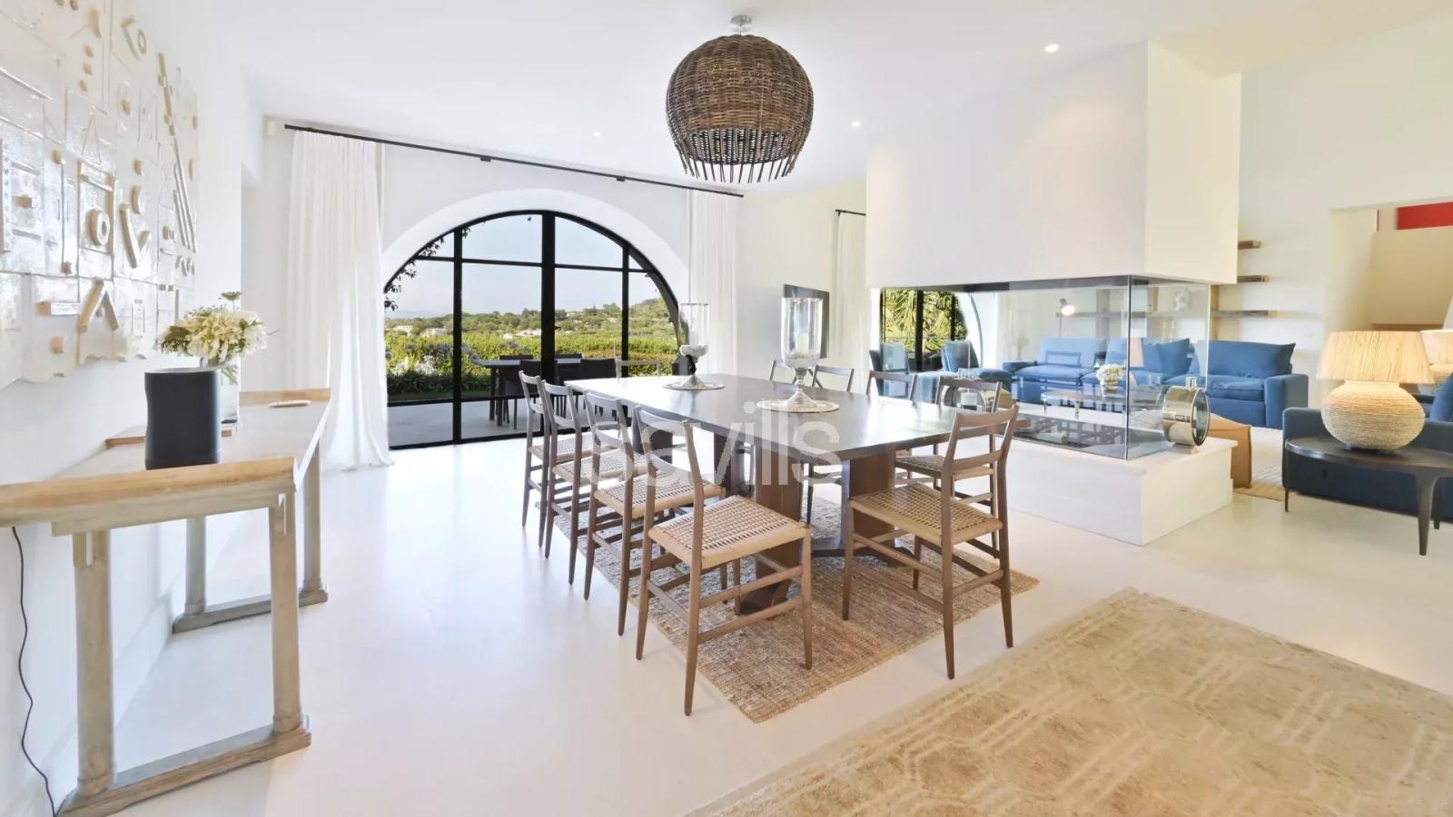 Elégante villa 8 chambres avec jardin paysager et piscine