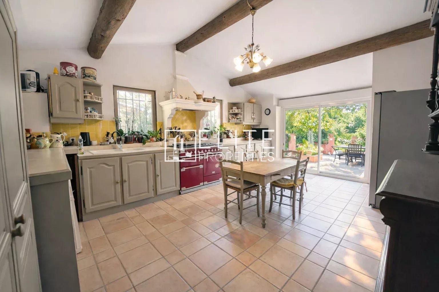 Grasse : Maison de Maître avec Potentiel Constructible Majeur !