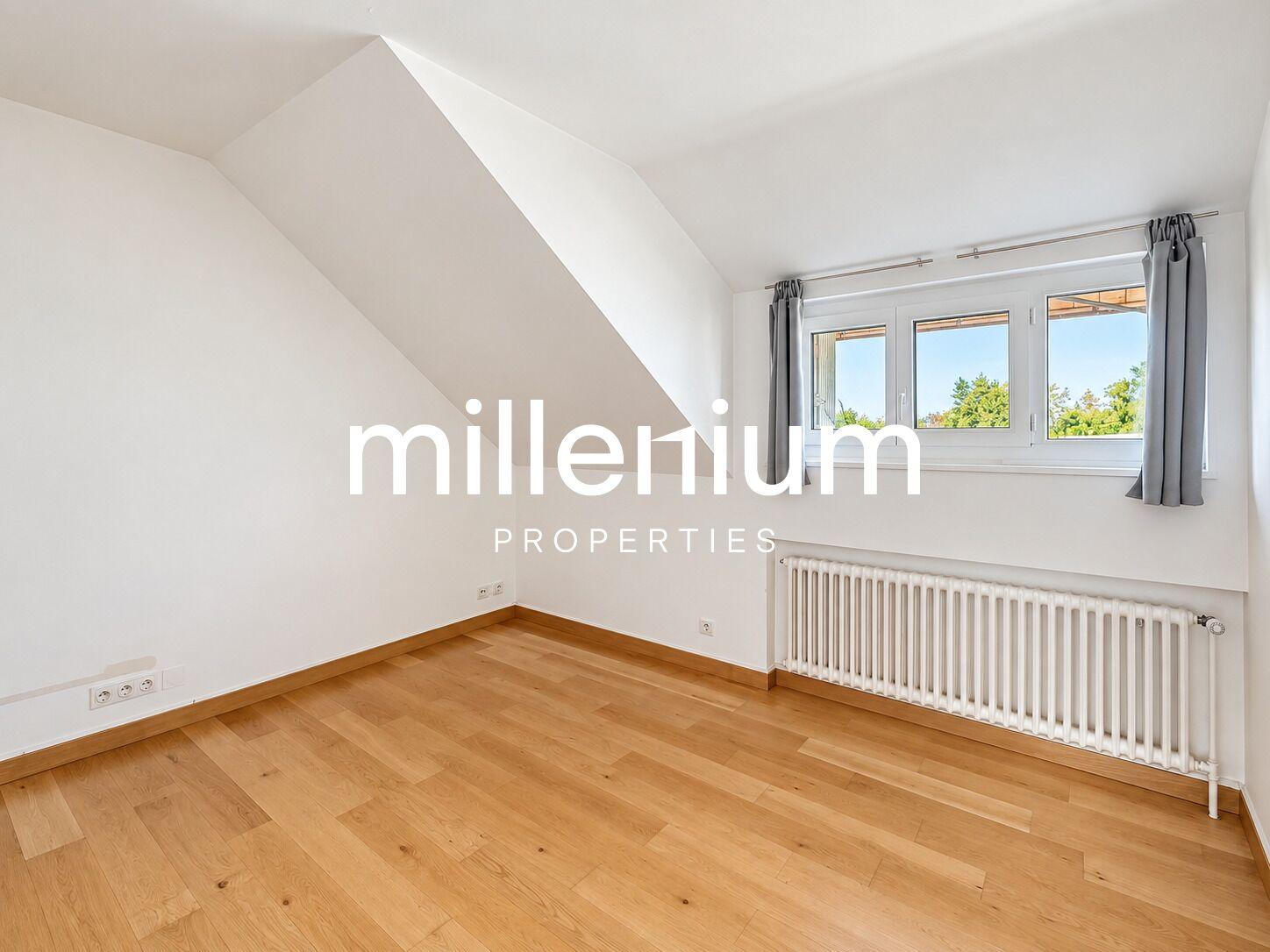 Appartement de 3 pièces au dernier étage avec terrain privatif