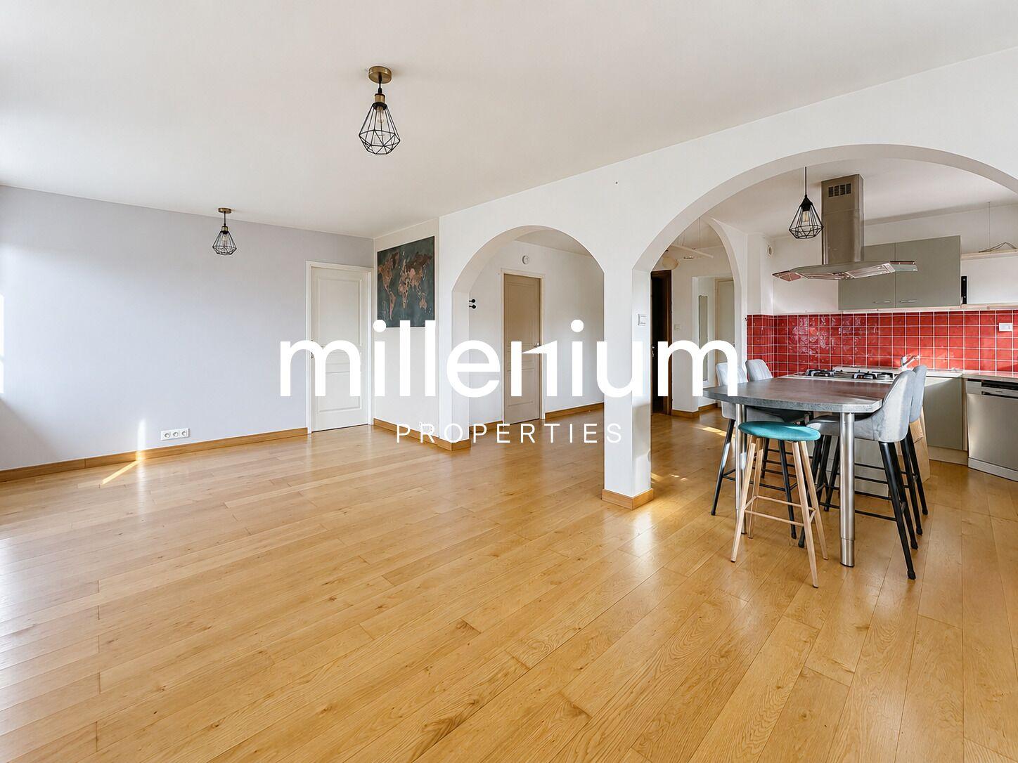 Appartement de 3 pièces au dernier étage avec terrain privatif