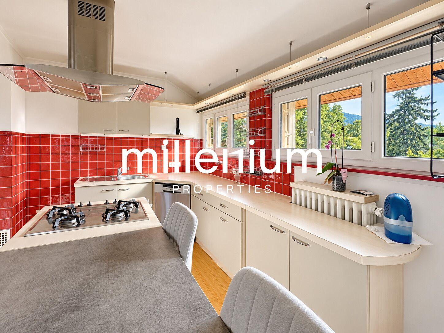 Appartement de 3 pièces au dernier étage avec terrain privatif