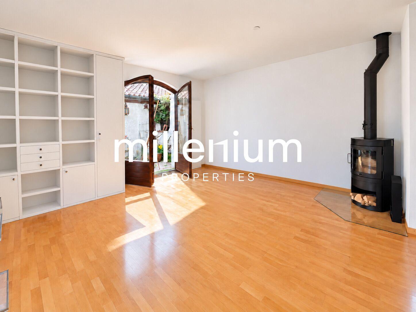 Maison contemporaine semi meublée avec jardin et studio indépendant