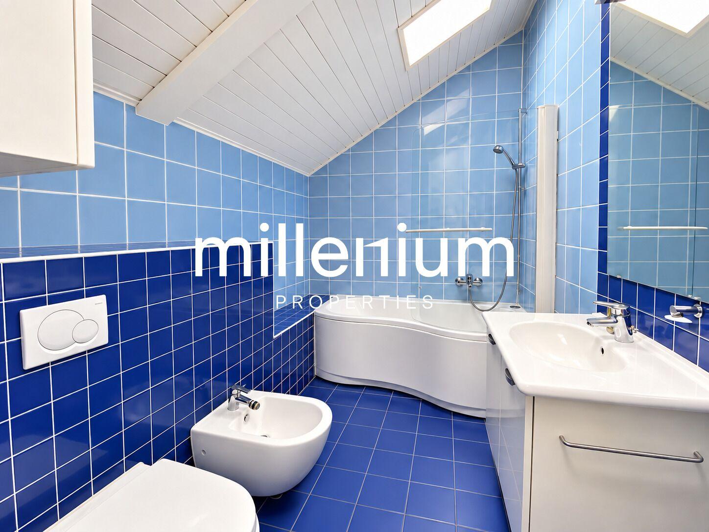 Maison contemporaine semi meublée avec jardin et studio indépendant