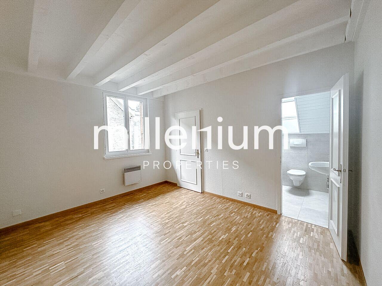Duplex en attique rénové dans le vieux Carouge