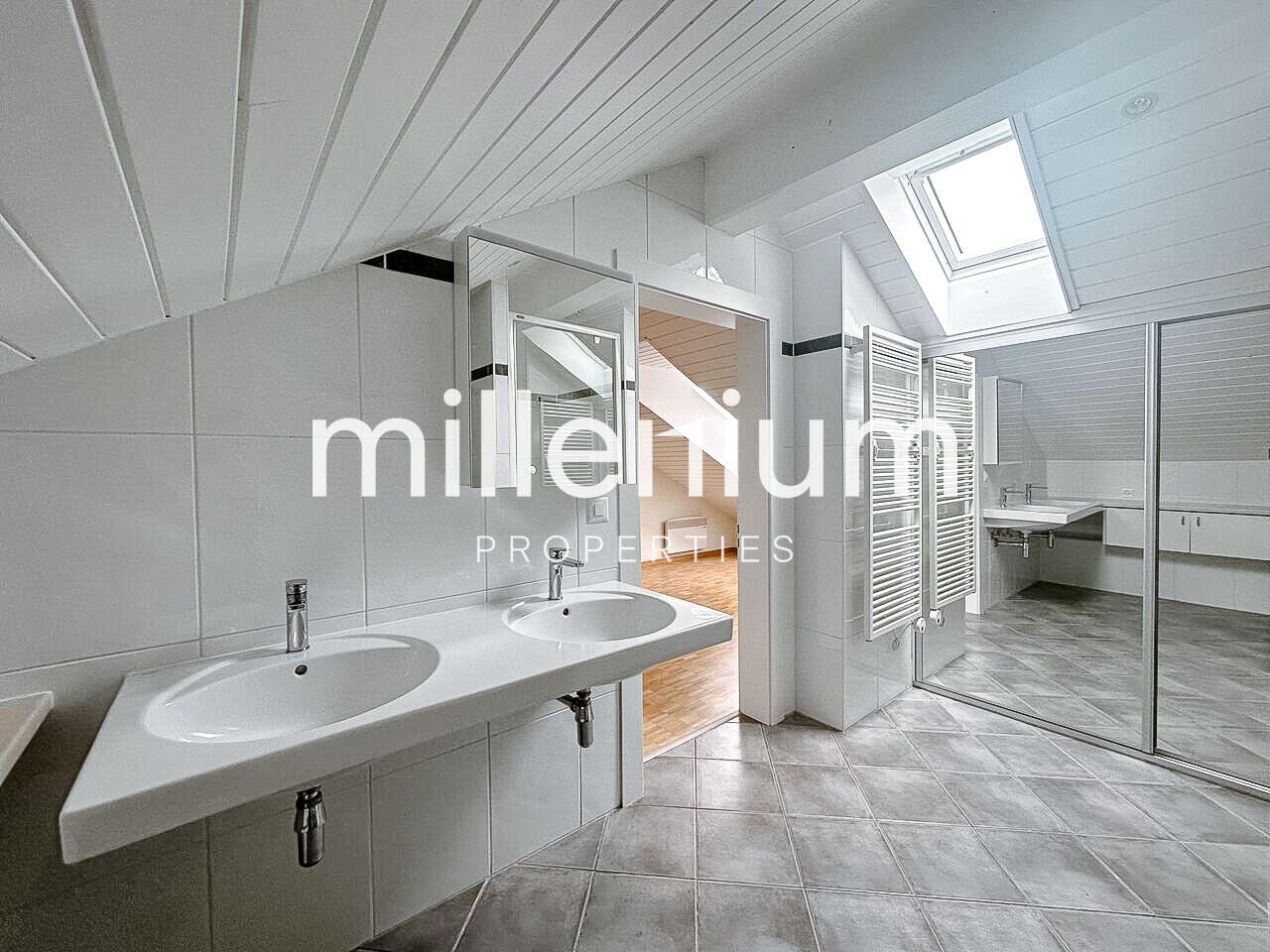 Duplex en attique rénové dans le vieux Carouge