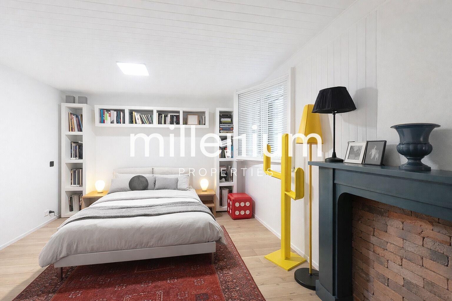 Villa contemporaine avec toit-terrasse et vue dégagée – Proche Genève