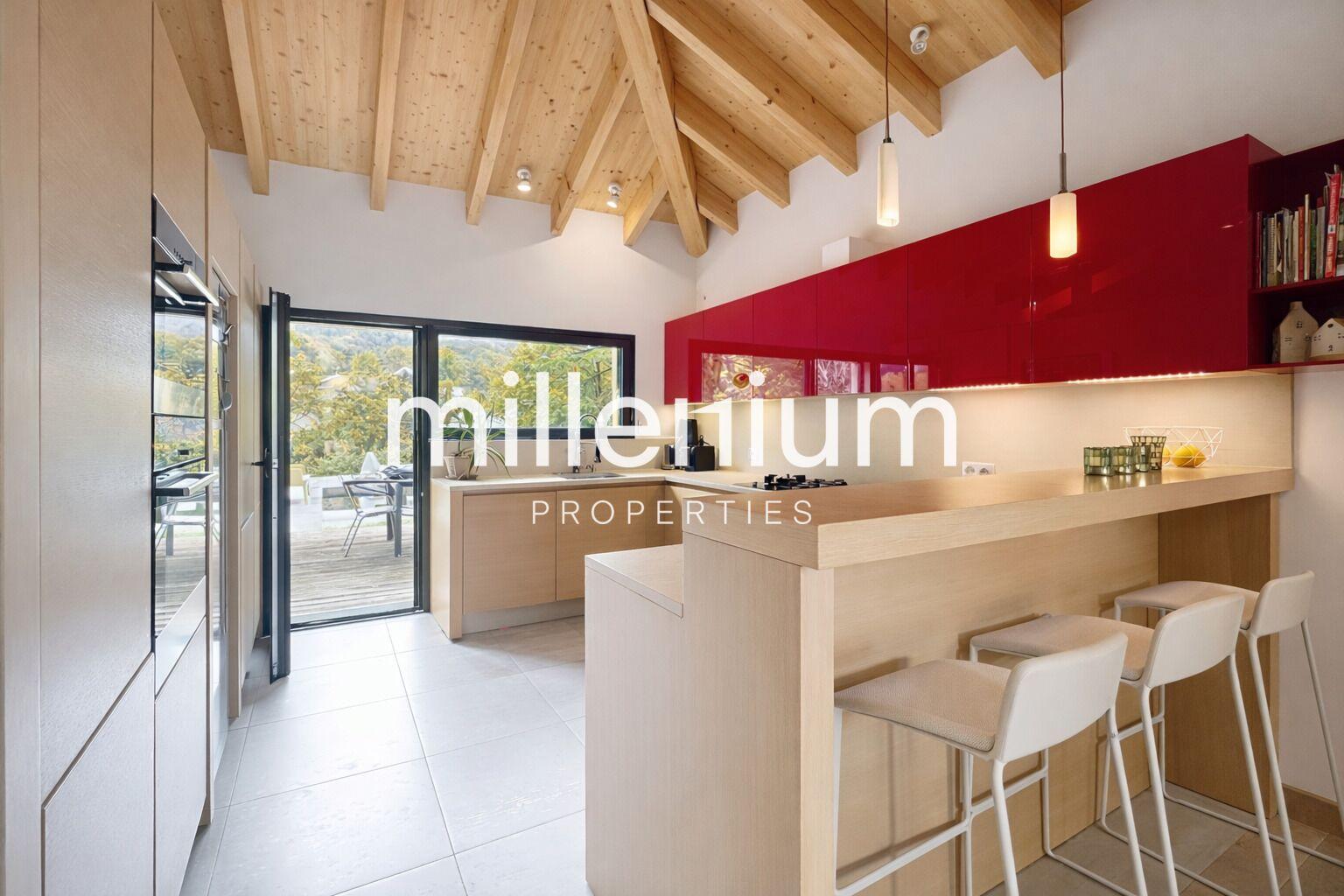 Villa contemporaine avec toit-terrasse et vue dégagée – Proche Genève