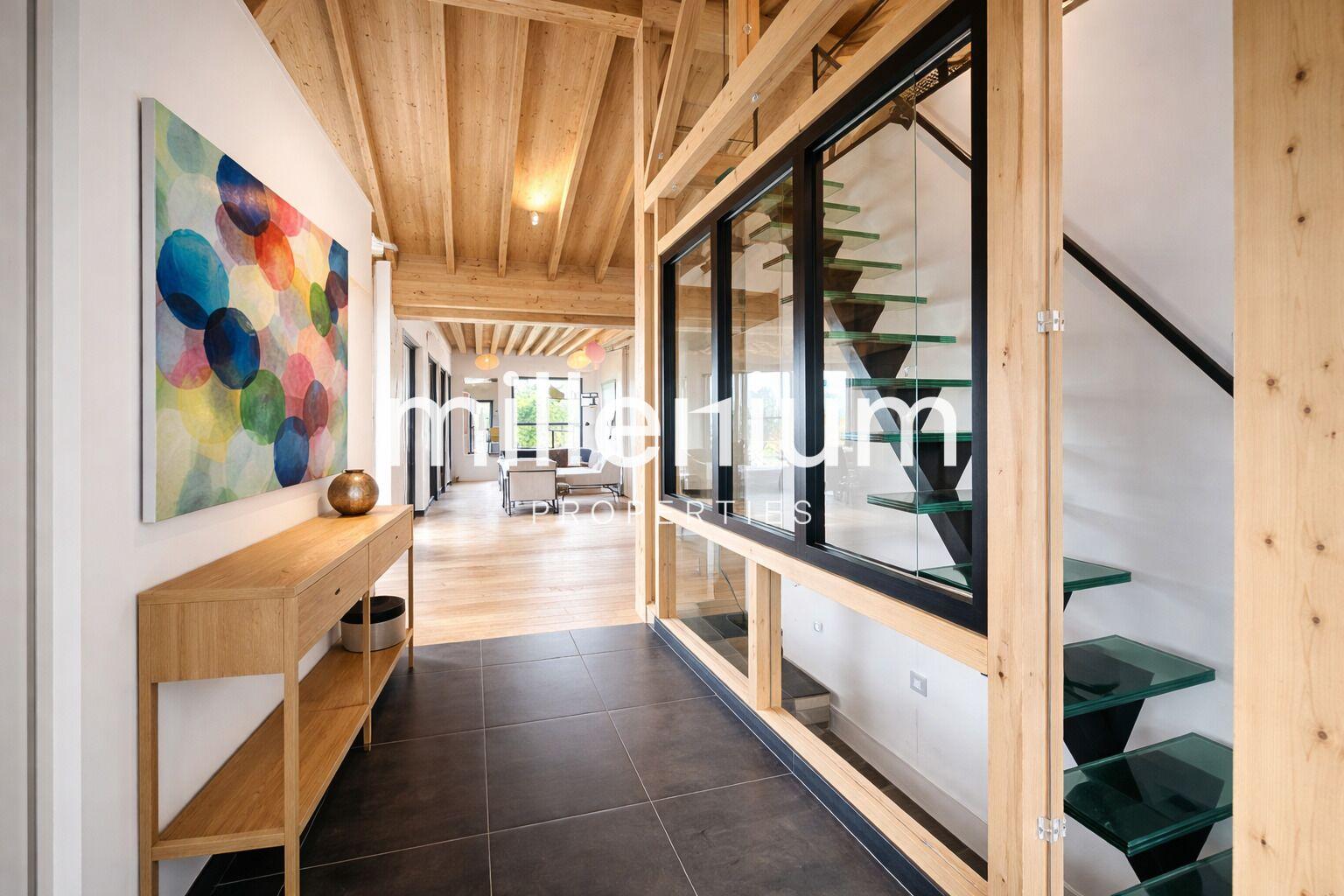 Villa contemporaine avec toit-terrasse et vue dégagée – Proche Genève