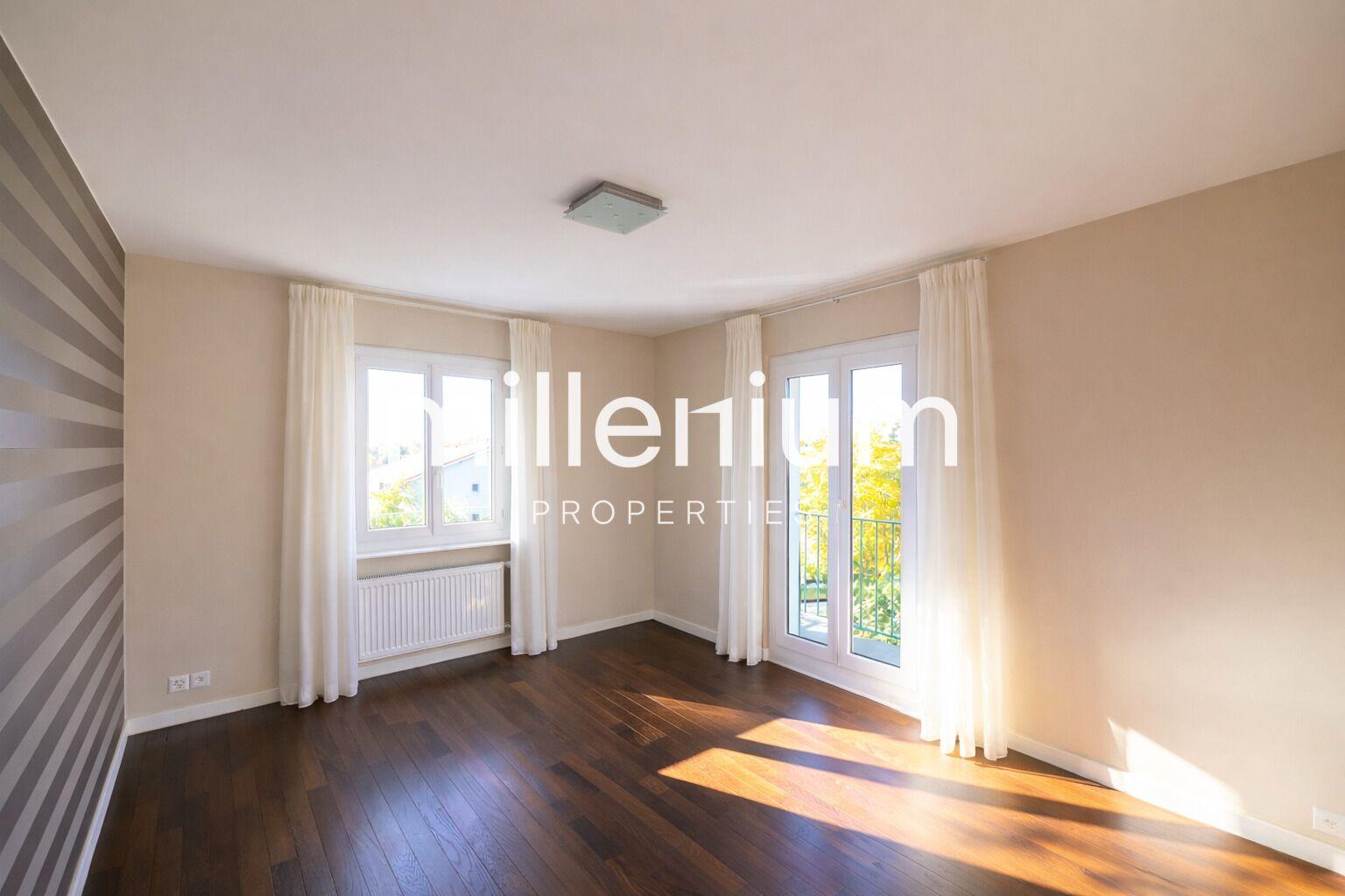 Belle maison 8P avec piscine à Onex