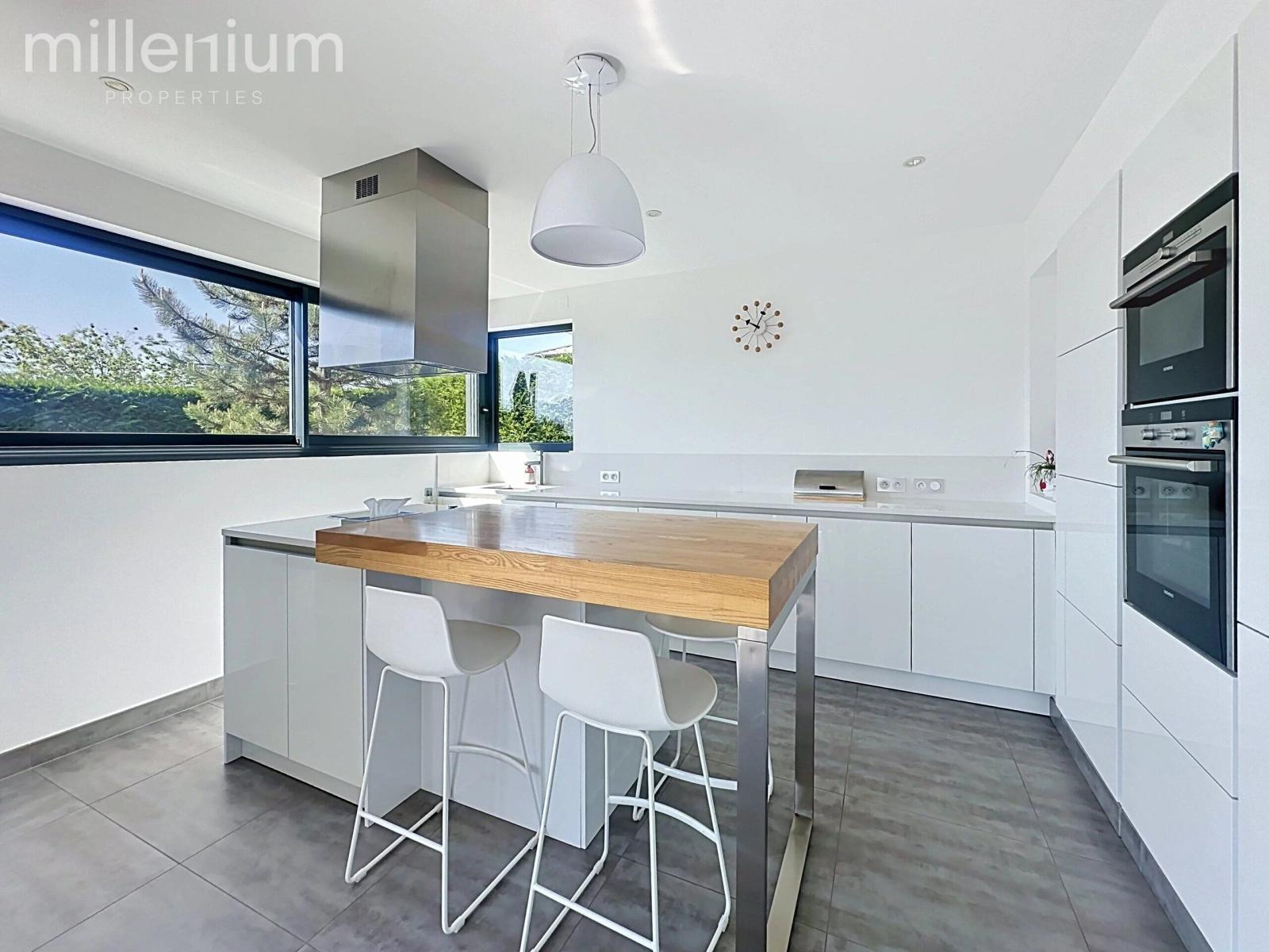 Maison contemporaine avec vue panoramique