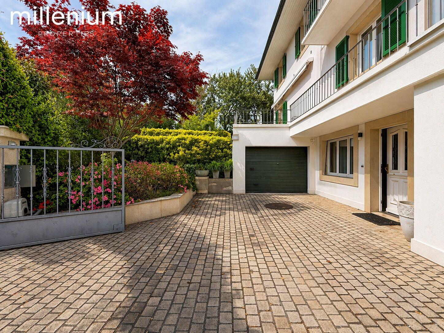 Belle maison 8P avec piscine à Onex