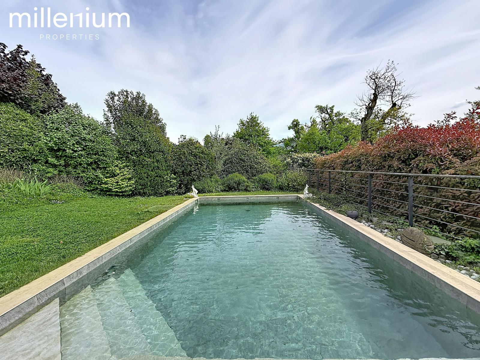 Belle maison 8P avec piscine à Onex