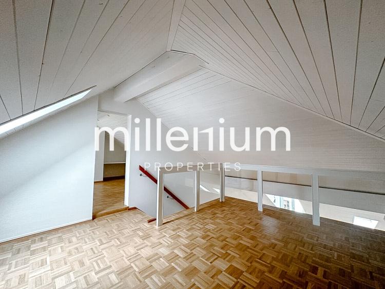 Duplex en attique rénové dans le vieux Carouge