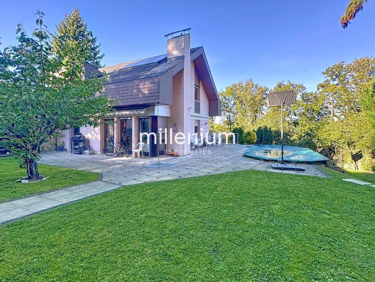 Grande maison meublé avec piscine à Versoix