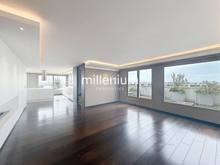 Duplex en attique avec vue panoramique exceptionnelle!