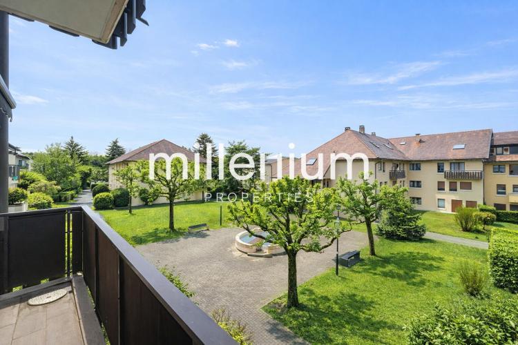 Spacious Five-Room Apartment with Balcony and Loggia