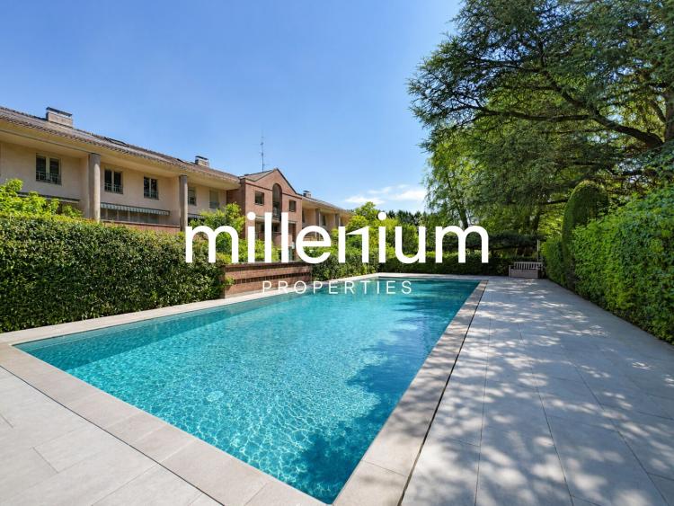 Family villa just a stone's throw from the lake 