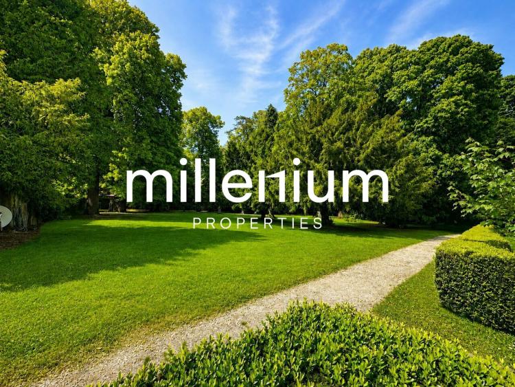 Appartement duplex de charme en rez-de-jardin au Château Barillet —Satigny