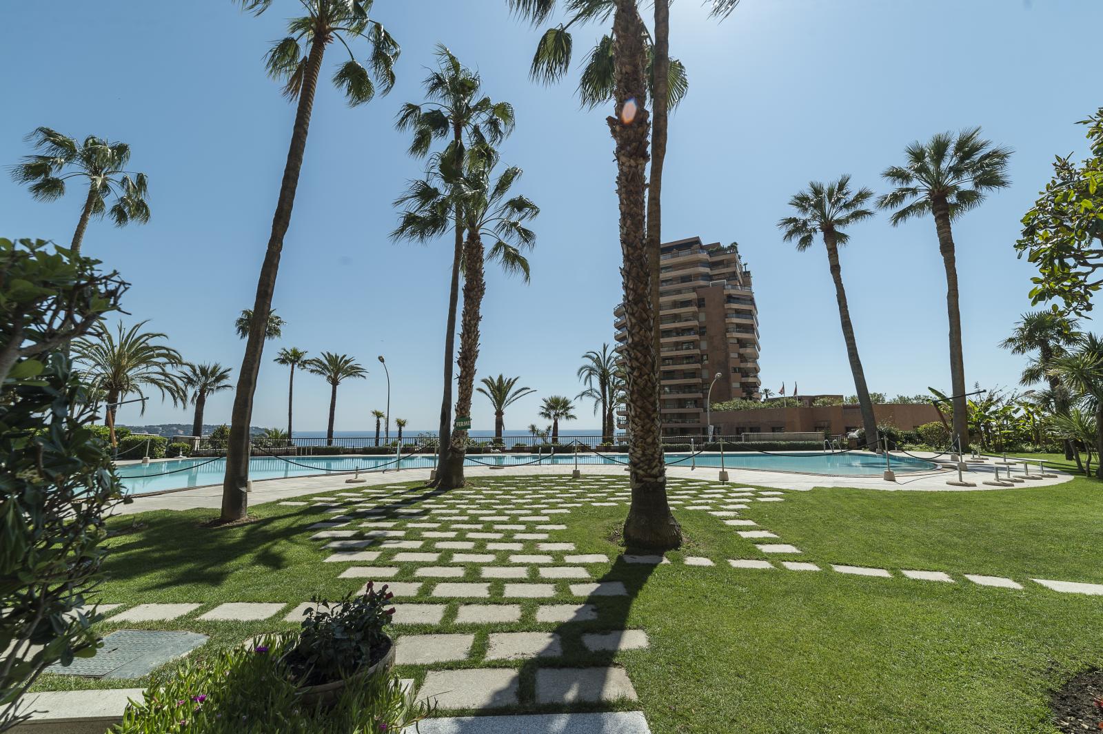 Parc Saint Roman – Duplex en dernier étage, trois chambres et vue mer