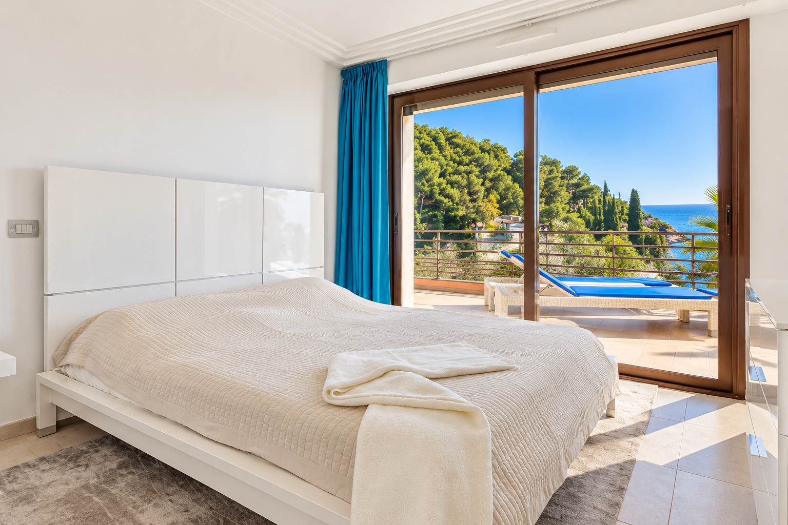14623_chambre-moderne-avec-vue-sur-mer-1793010647.jpg