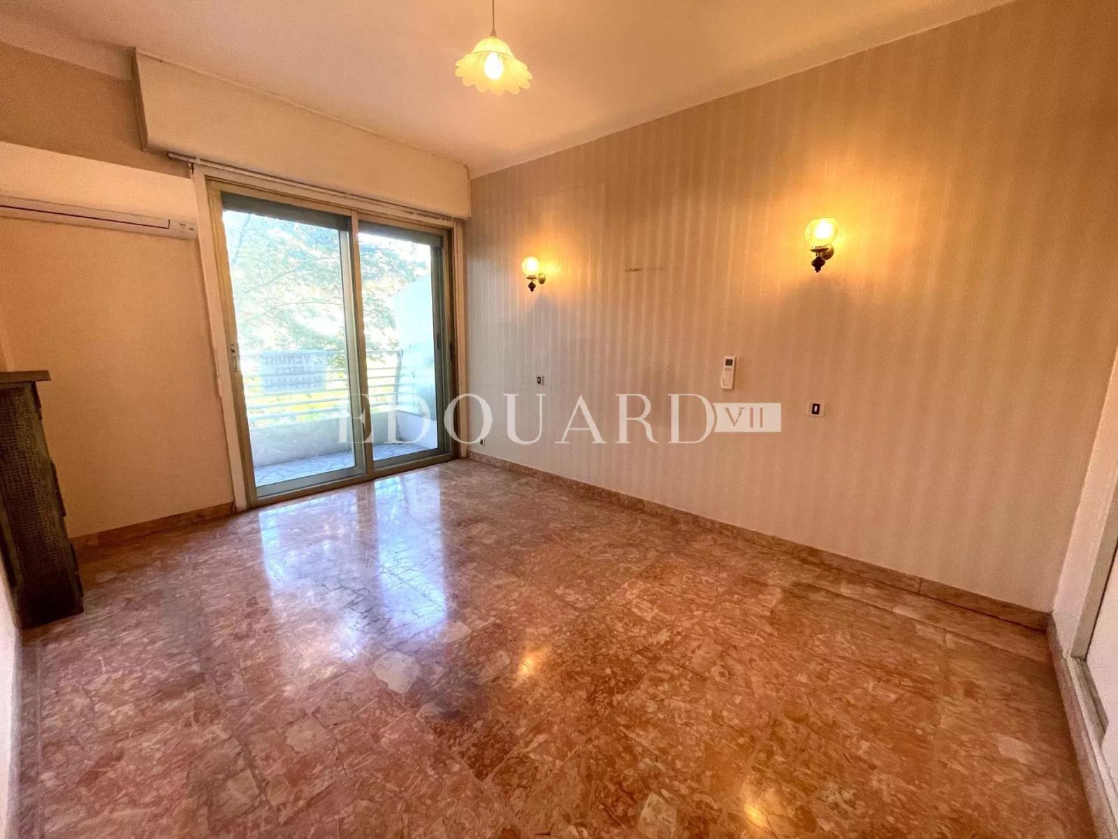 Trois pièces à rénover,  proche de tous les commerces, des écoles et du Parc Koaland