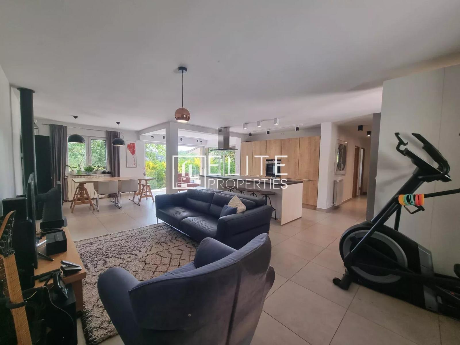 À VENDRE – Maison 5 pièces de plain-pied avec piscine – secteur calme et recherché