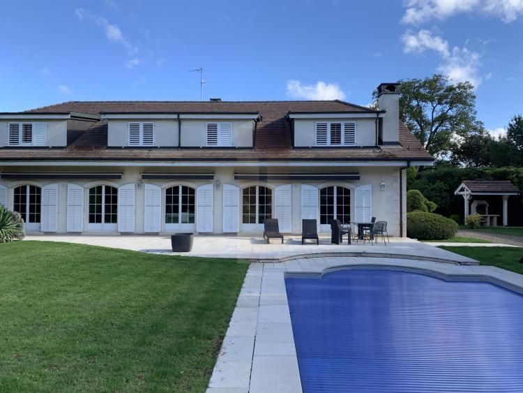 Belle maison familiale avec piscine & dépendance
