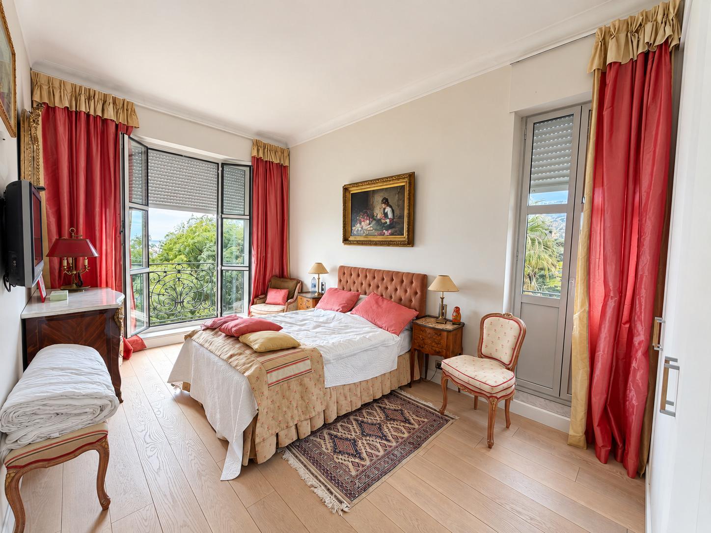 Cap-d’Ail – Élégant appartement à l’esprit villa, jardin privatif, piscine et vue mer