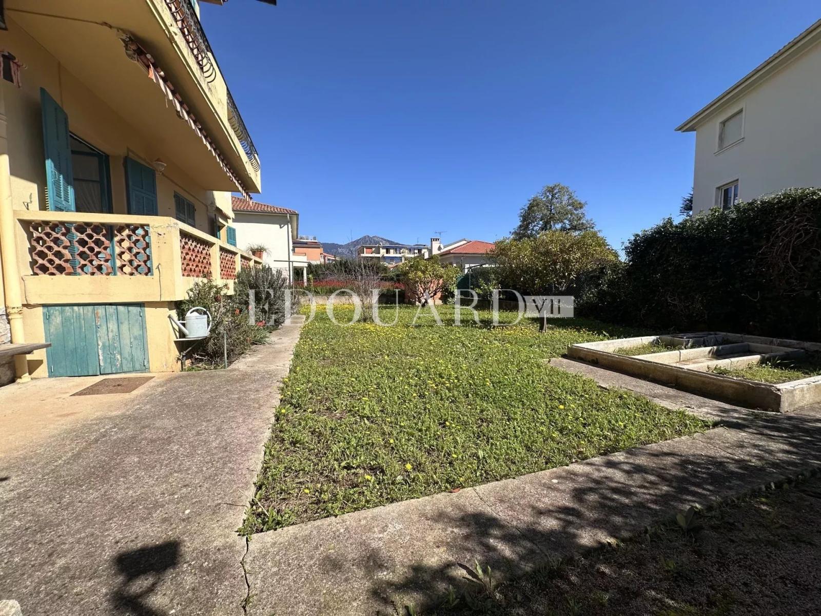 Maison à vendre sur le Plateau du Cap, avec fort potentiel et nombreuses possibilités d’aménagement