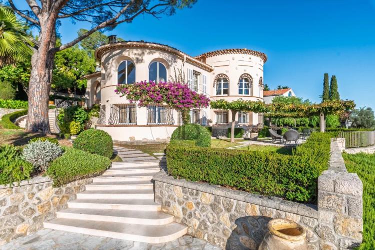 MOUGINS – COURTELINE – PROPRIÉTÉ AVEC VUE MER PANORAMIQUE