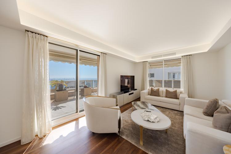 MAGNIFIQUE PENTHOUSE PROCHE DES PLAGES