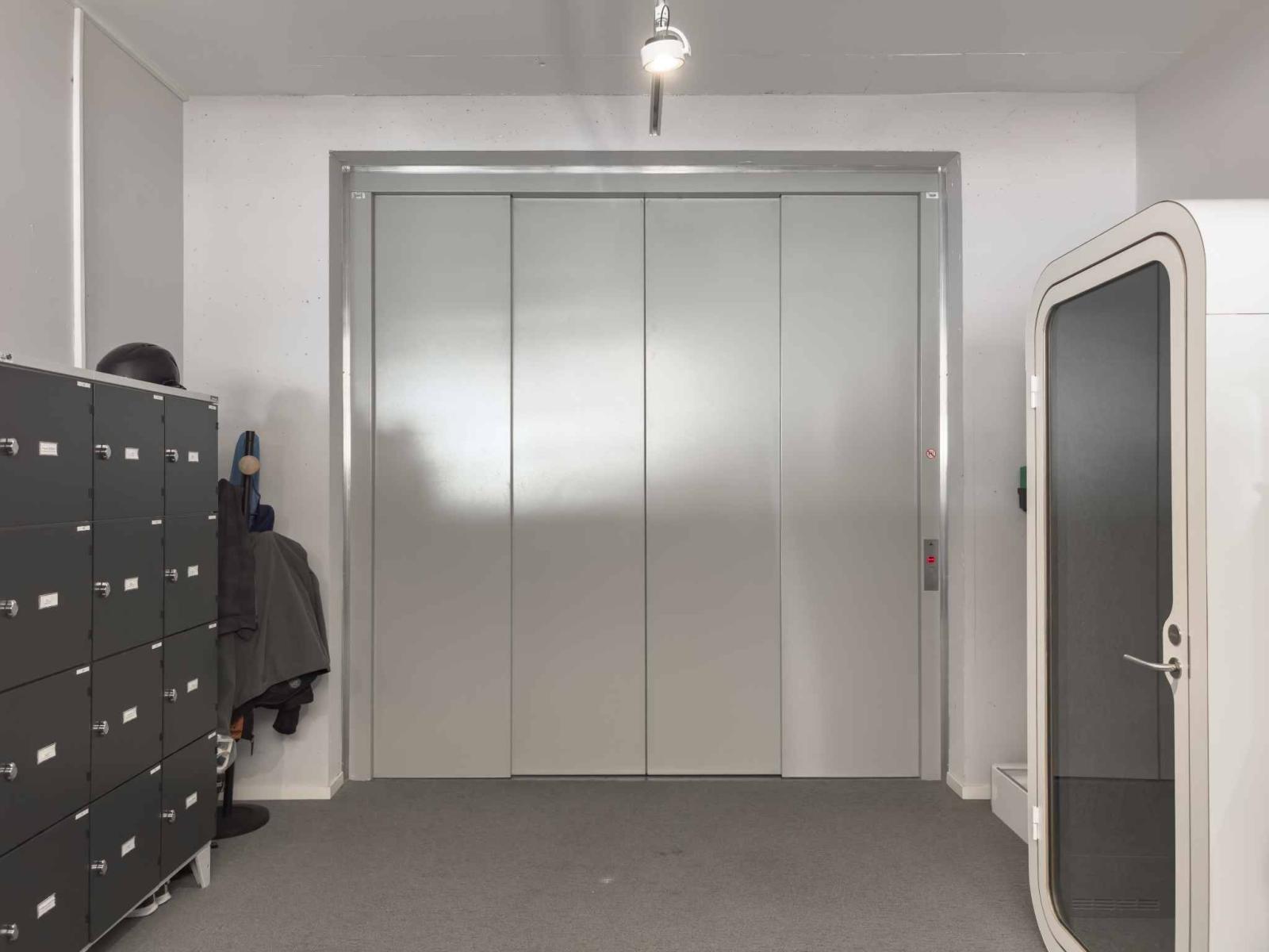 Ateliers et bureaux aménagés de 732 m² – Meyrin