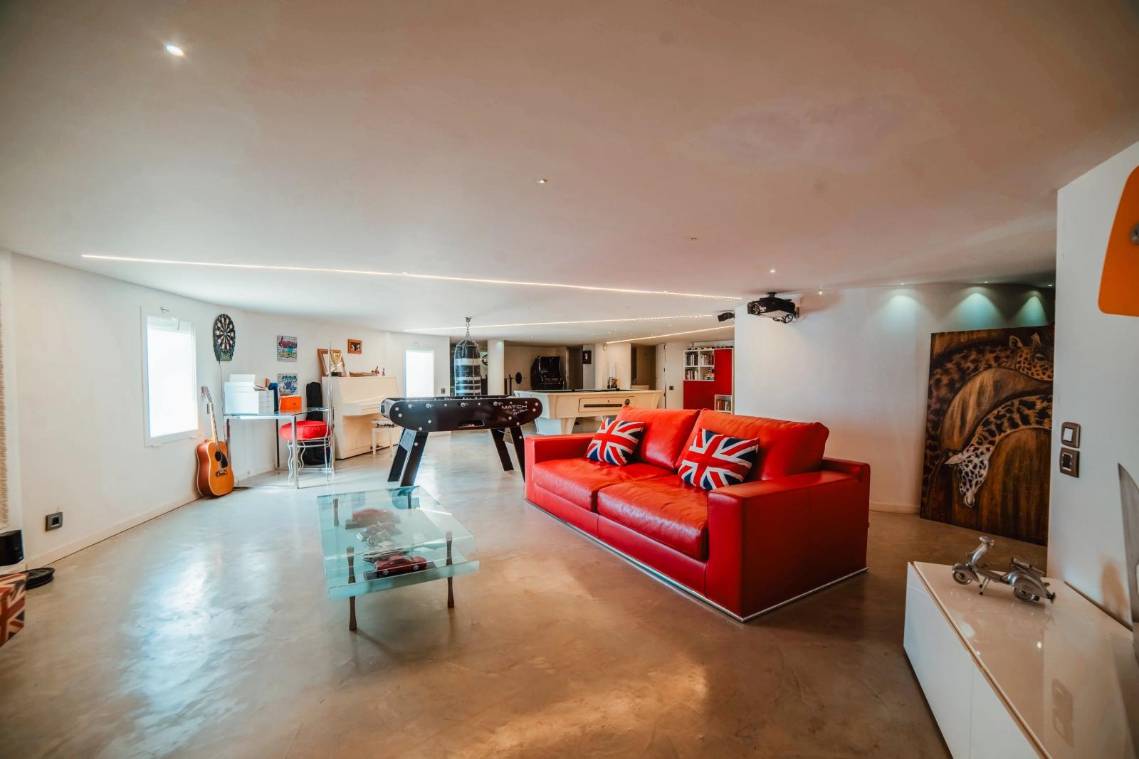 Loft contemporain de prestige au sein d’une résidence sécurisée avec parc, piscine et vue mer