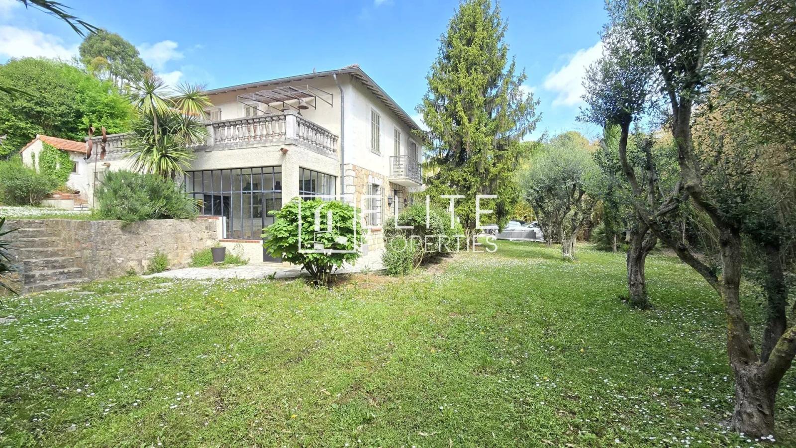 MAISON DE 242 m² AVEC DÉPENDANCES + PISCINE – MOUGINS