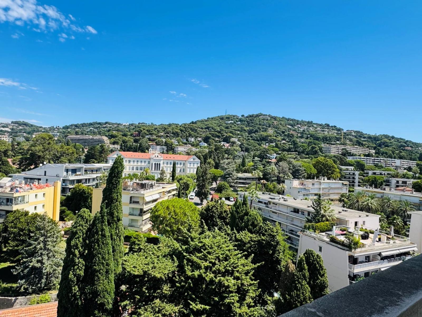 APPARTEMENT D'EXCEPTION 4 PIECES 147m² VUE MER PANORAMIQUE