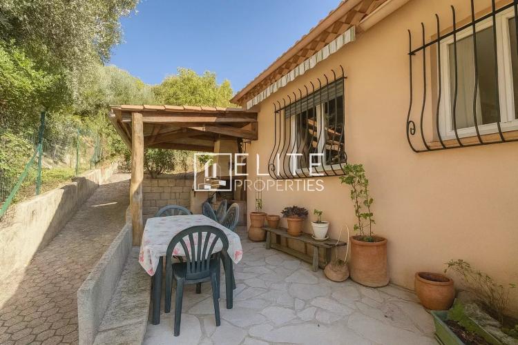 Mougins – Maison avec dépendances, garage XXL et terrain en restanques