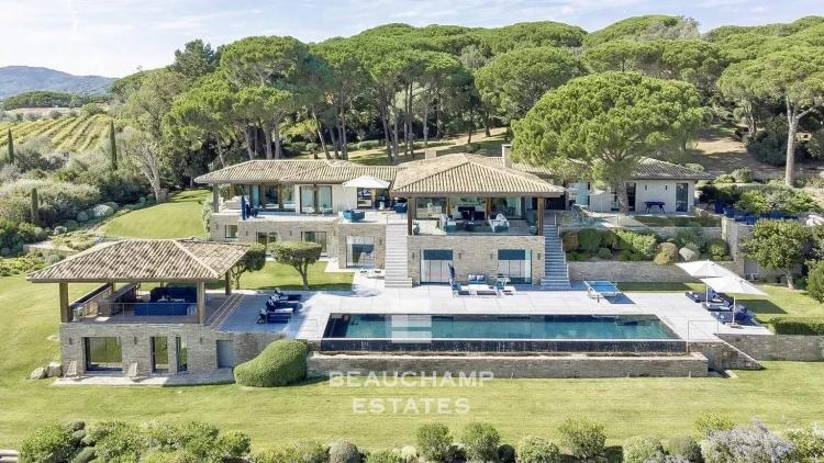Villa d'exception proche du villa de Saint-Tropez avec prestations de grand luxe