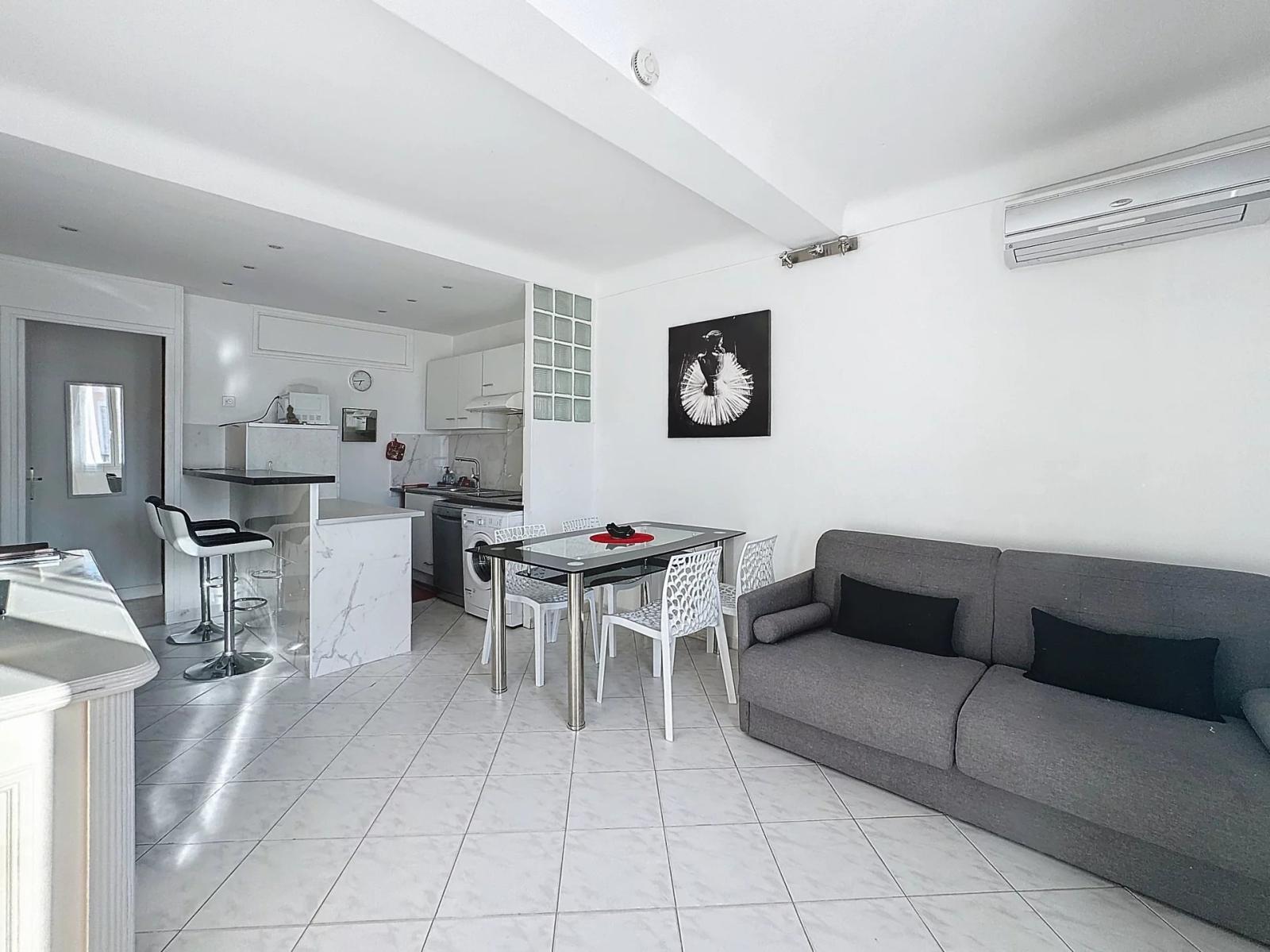 CANNES BANANE  PLEIN CENTRE LUMINEUX 3 pièce(s) 43.82 m2