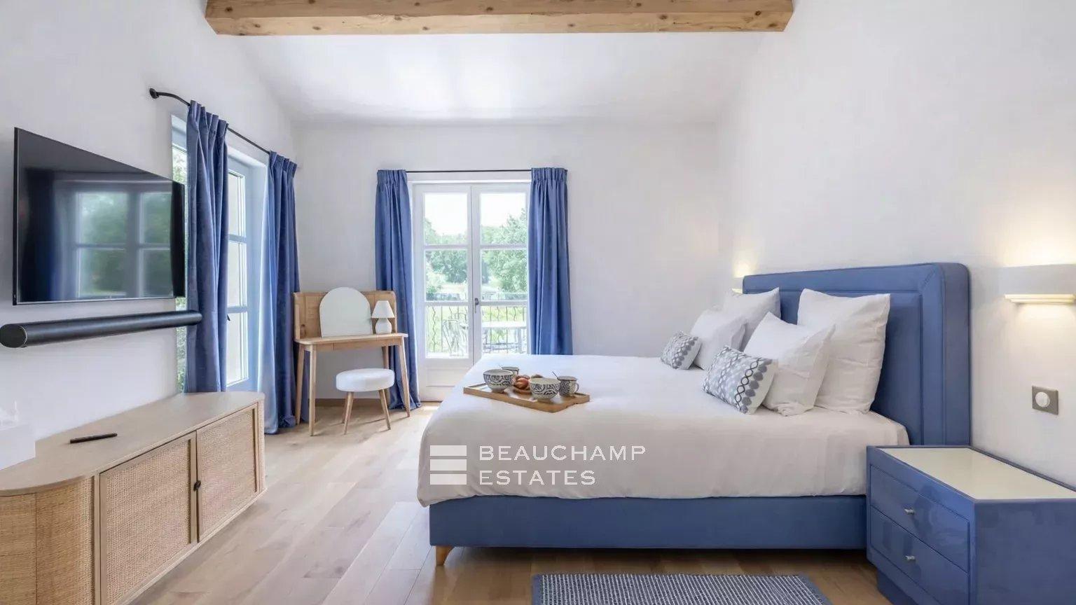Villa neuve à pieds de la plage des Canoubiers