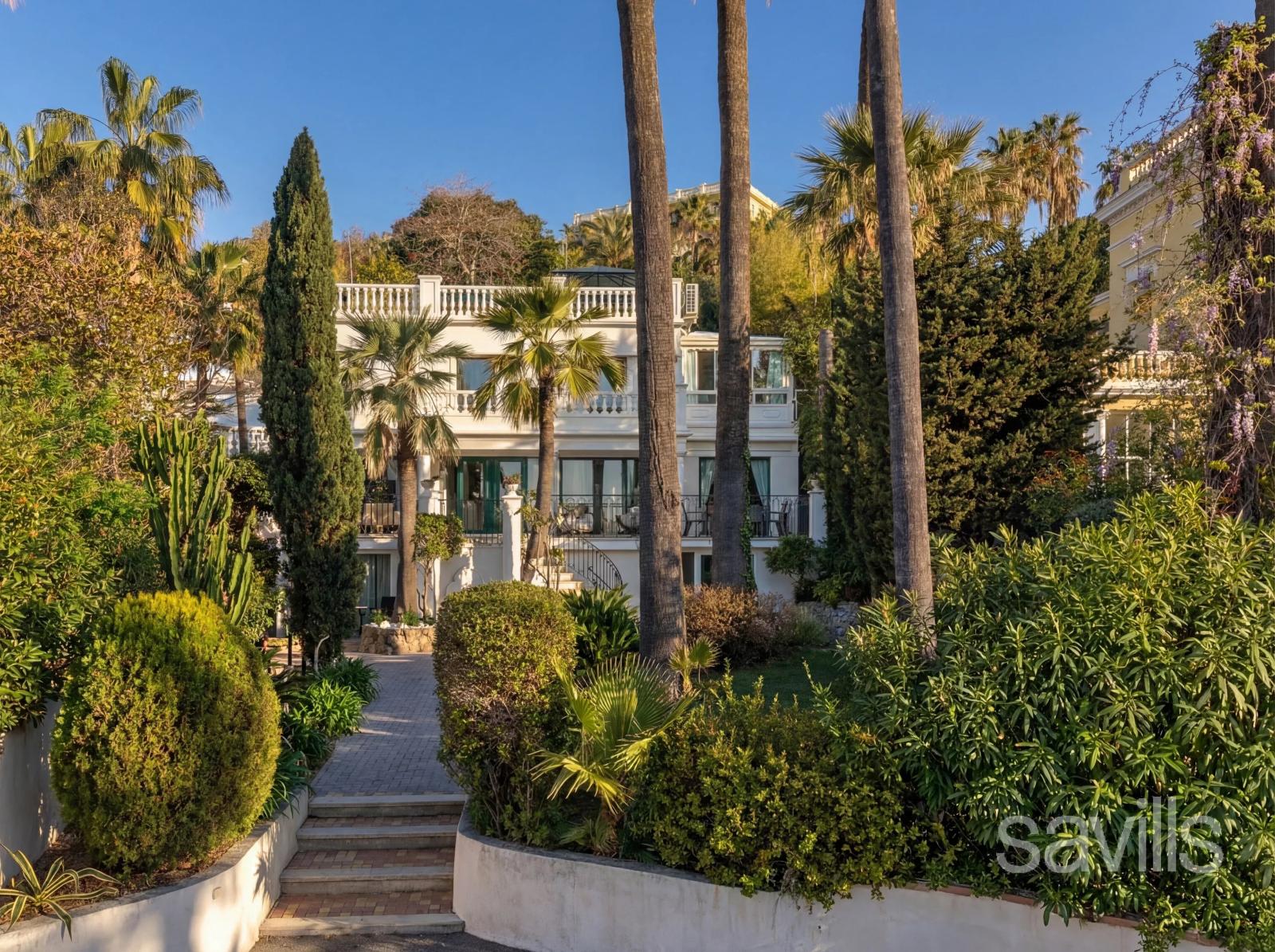 Récemment rénovée - vue carte postal sur mer et palmiers