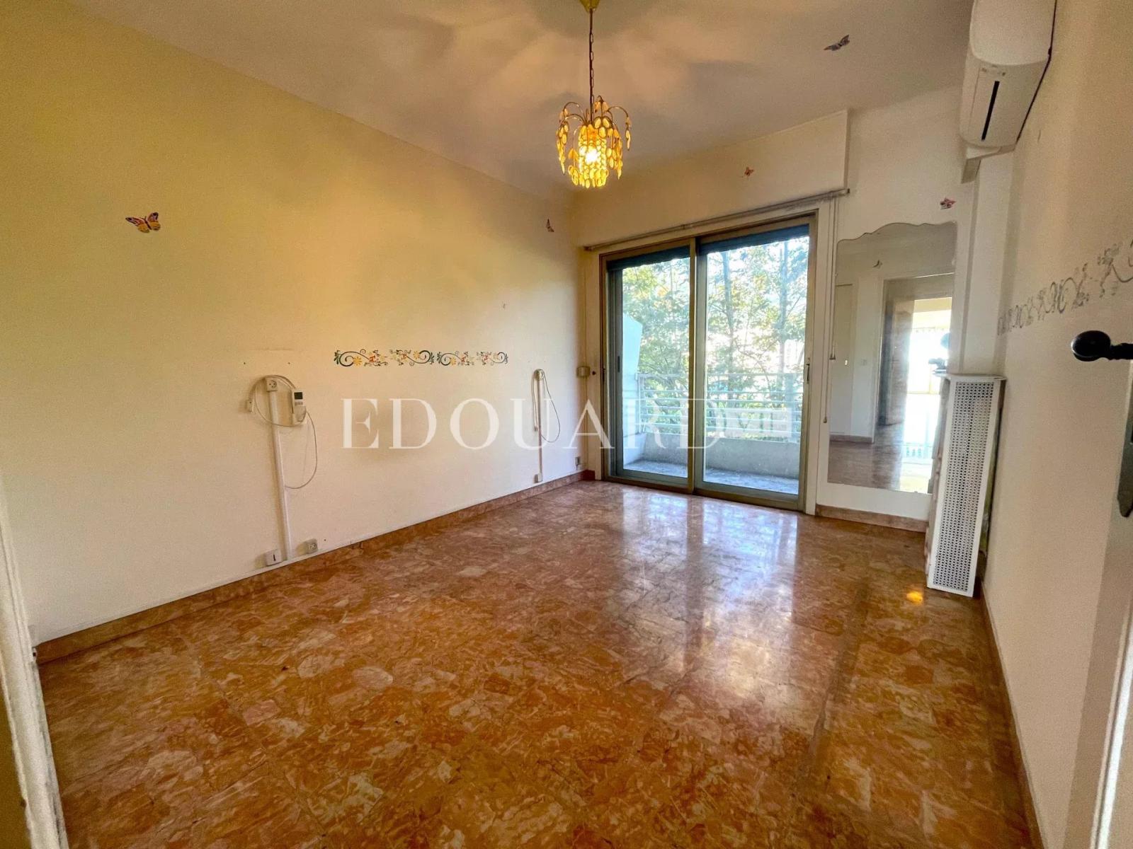 Trois pièces à rénover,  proche de tous les commerces, des écoles et du Parc Koaland