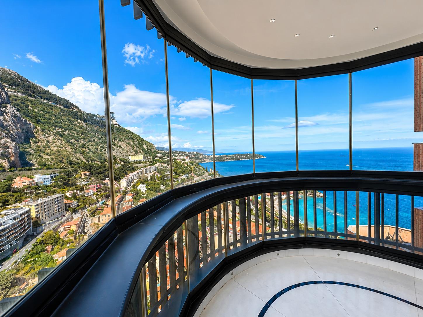 Parc Saint Roman – Duplex en dernier étage, trois chambres et vue mer